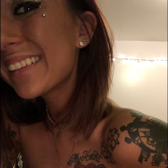 Meet your Posher, Danielle - Picture 1 of 1